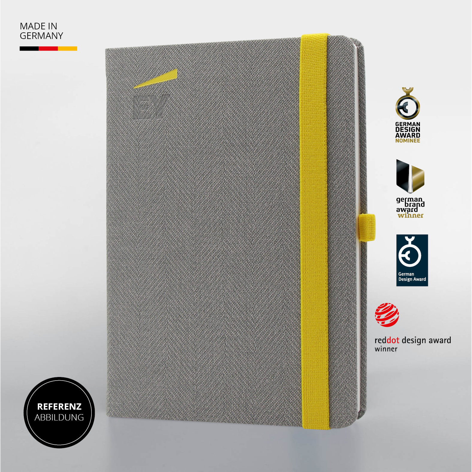 Graues Lanybook® Notizbuch in Tweed-Optik mit gelbem Lanyband und dezenter EY-Prägung auf dem Cover. Daneben Design-Auszeichnungen wie German Design Award und Red Dot Design Award. 