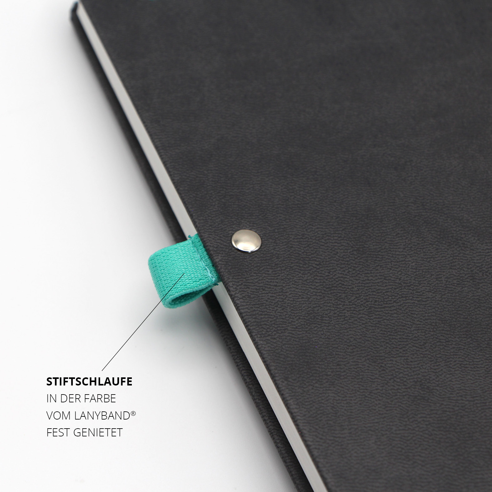 Detailansicht der genieteten Stiftschlaufe des Lanybook® PRO in Türkis, passend zum Lanyband.