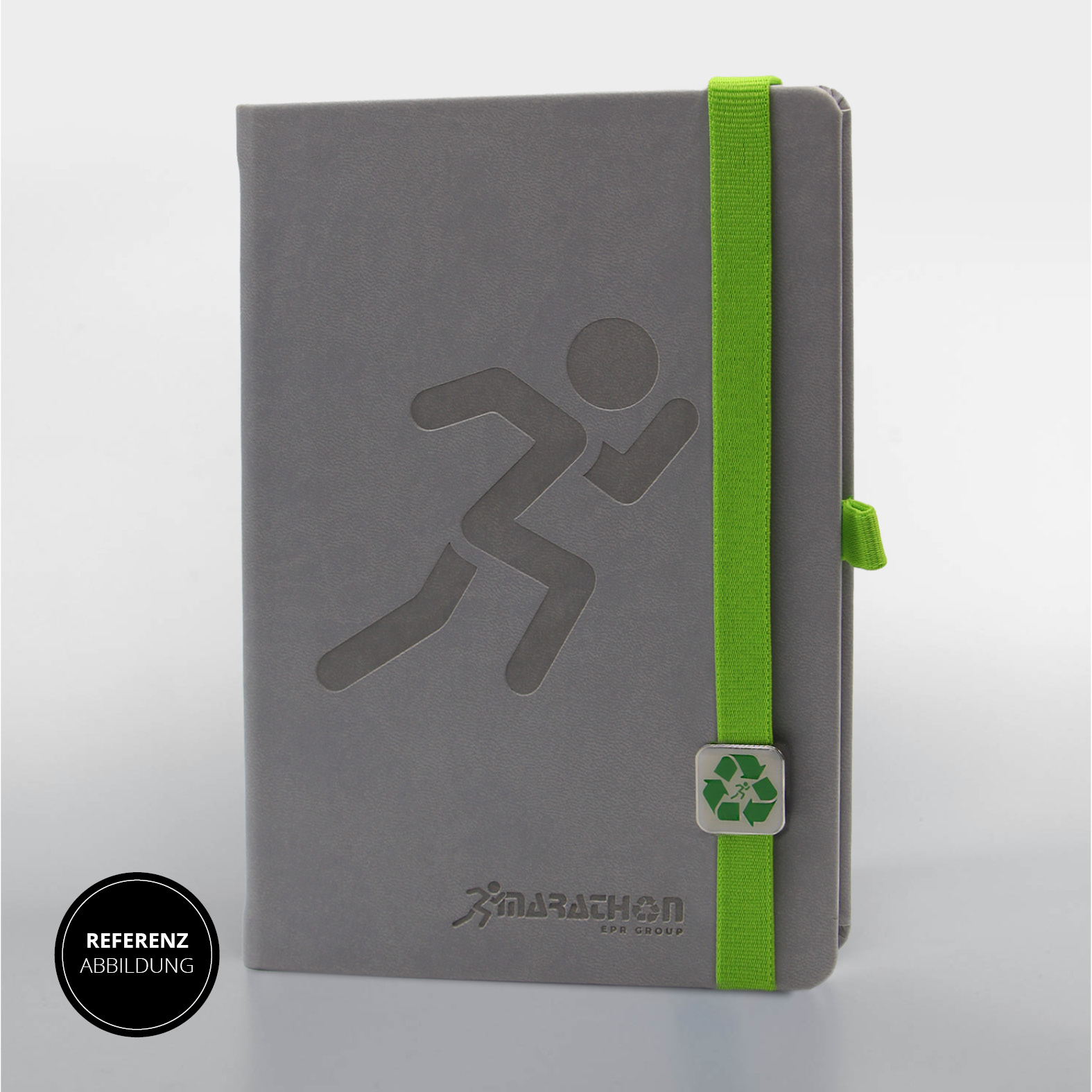 Vorderseite des Lanybook® mit eingeprägtem Laufmotiv, grünem Lanyband® und individuell gestaltetem Lanybutton®