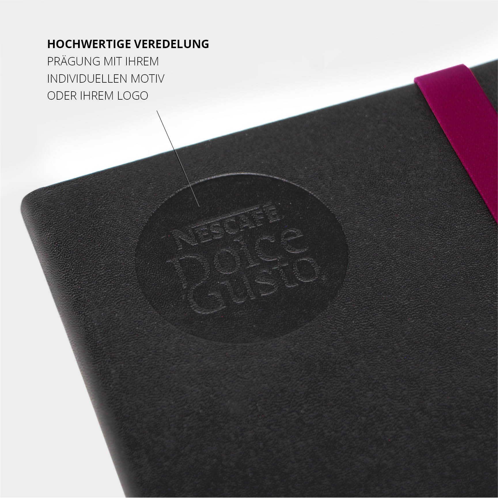 Detailansicht der Blindprägung des Nescafé Notizbuchs für ein edles und individuelles Branding.