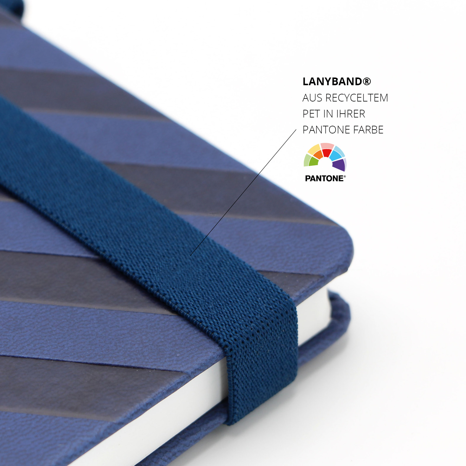 Elastisches Lanyband® aus recyceltem PET in Pantone-Farbe – Detailaufnahme auf dem Notizbuchcover.