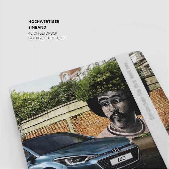 Nahaufnahme des Einbands mit Hyundai i20 Motiv – 4C Druck mit samtiger Oberfläche.