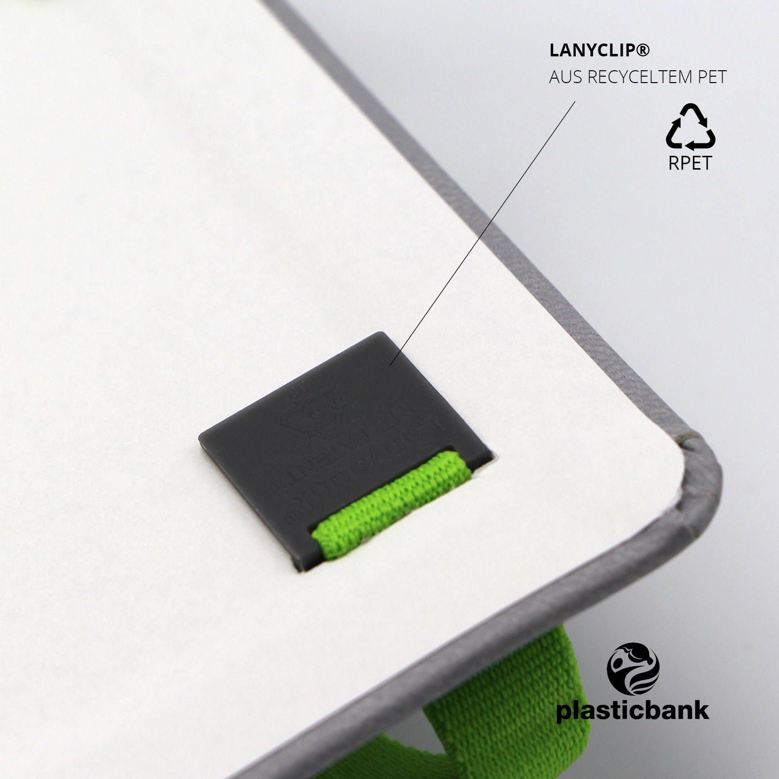 Innenansicht mit Lanyclip® zur Befestigung des Lanybands. Produziert aus recyceltem PET, in Zusammenarbeit mit Plastic Bank.