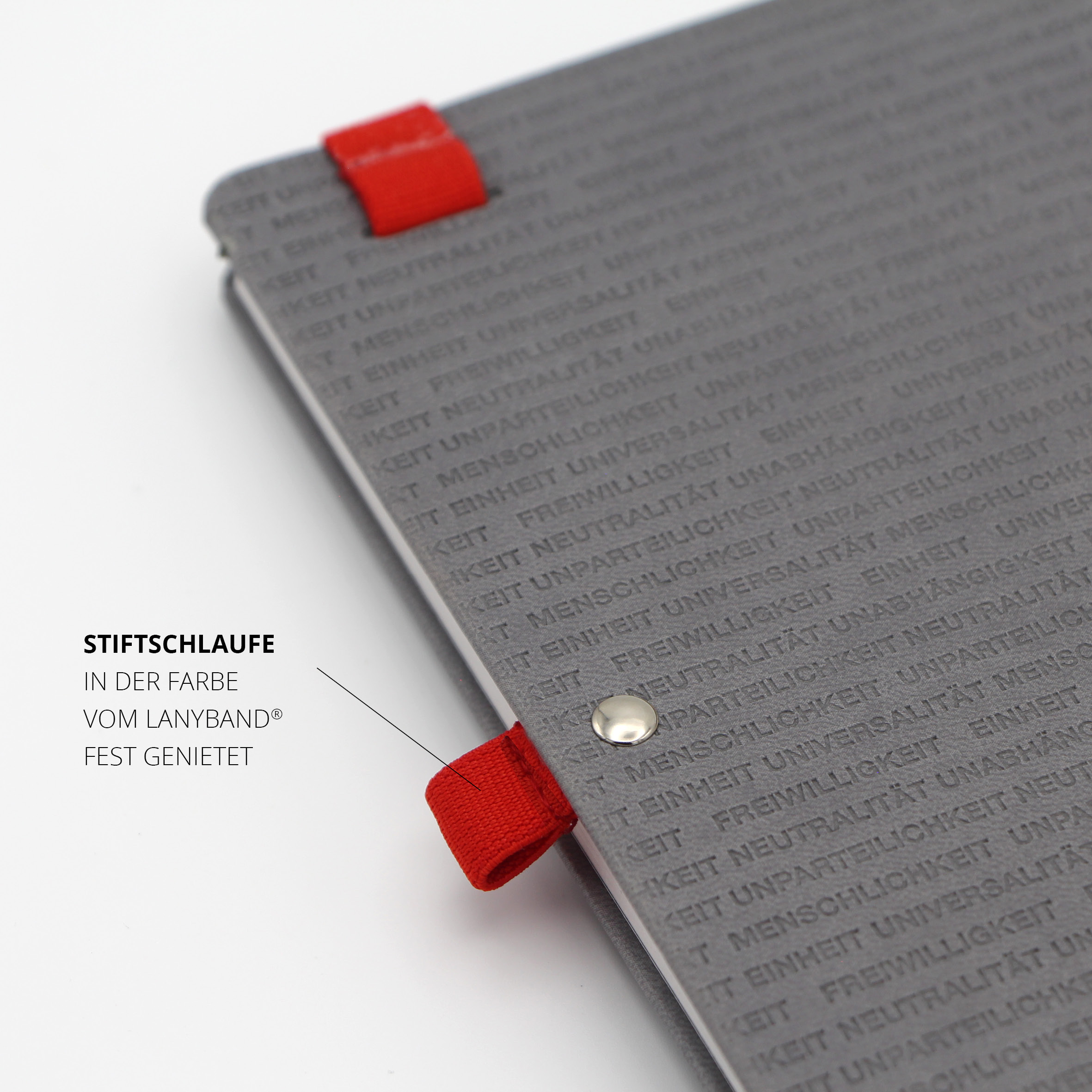 Notizbuch-Rückseite mit roter Stiftschlaufe, befestigt durch eine Metallniete.