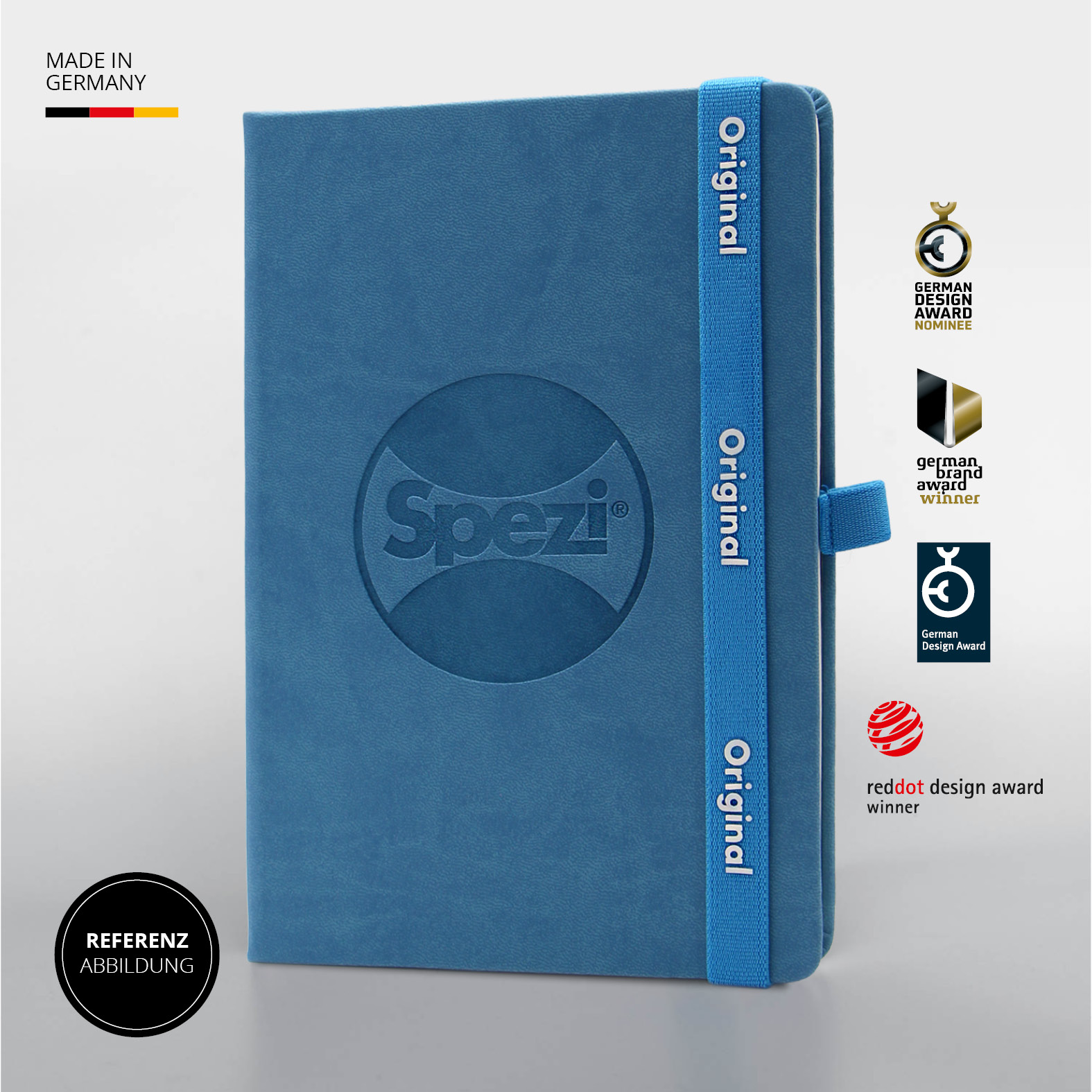  Blaues Lanybook® Notizbuch mit Spezi-Logo, vertikalem Lanyband® mit "Original"-Aufdruck und mehreren Design-Auszeichnungen im Hintergrund (u. a. Red Dot, German Design Award).