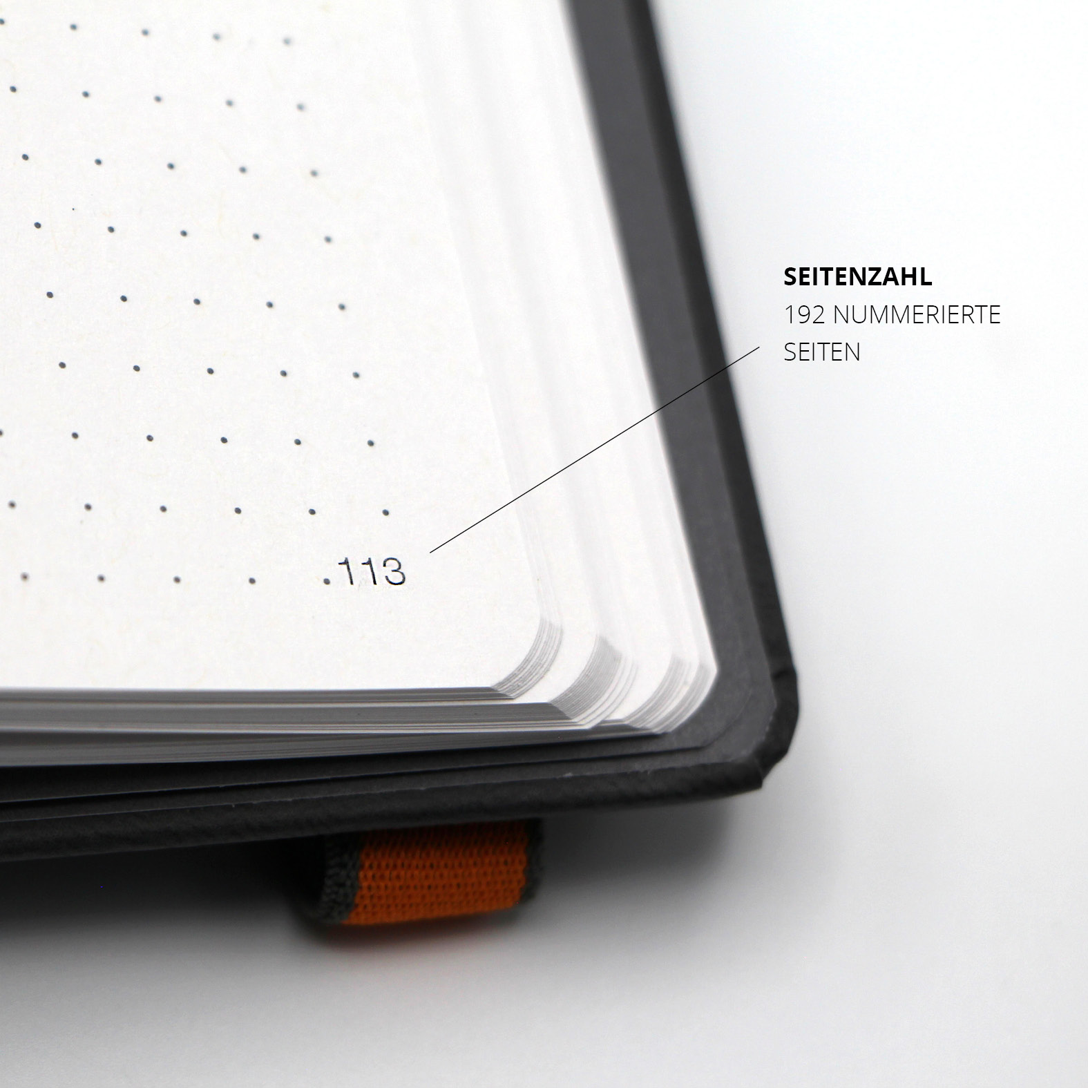Das Notizbuch enthält 192 durchnummerierte Seiten im dezenten Punktraster. Ideal für strukturierte Notizen, Protokolle und Ideenskizzen – jederzeit schnell auffindbar und übersichtlich dokumentiert.