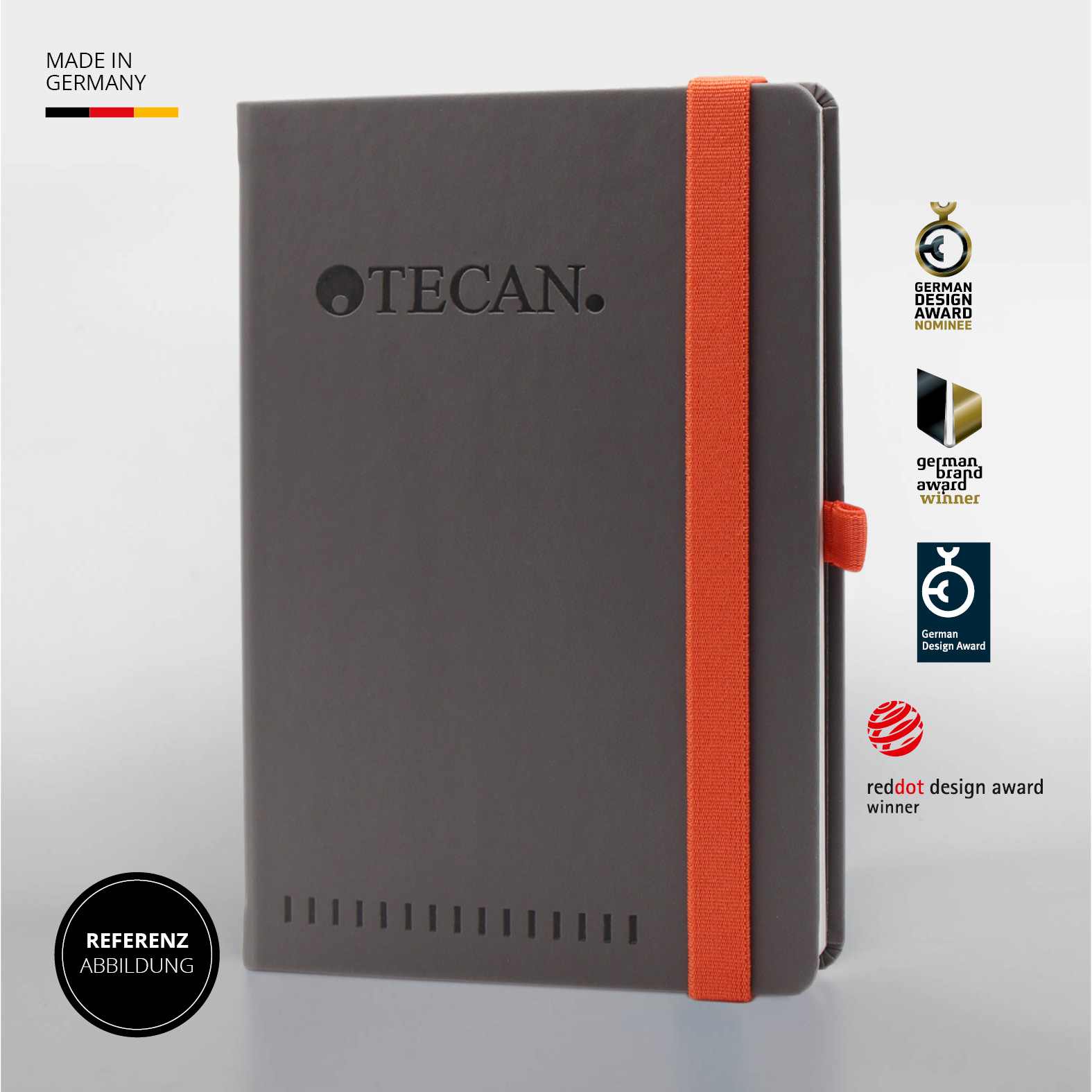 Lanybook® Nature Notizbuch in Grau mit orangem Lanyband und Logo-Prägung des Kunden Tecan. Referenzabbildung mit Auszeichnungen für Designqualität