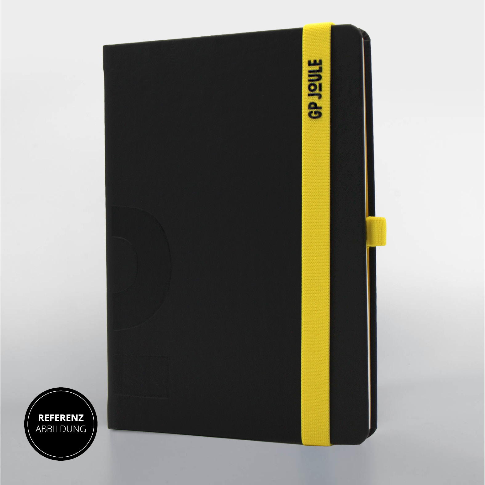 Schwarzes Notizbuch mit gelbem Lanyband® und geprägtem Cover, seitliche Stiftschlaufe sichtbar.