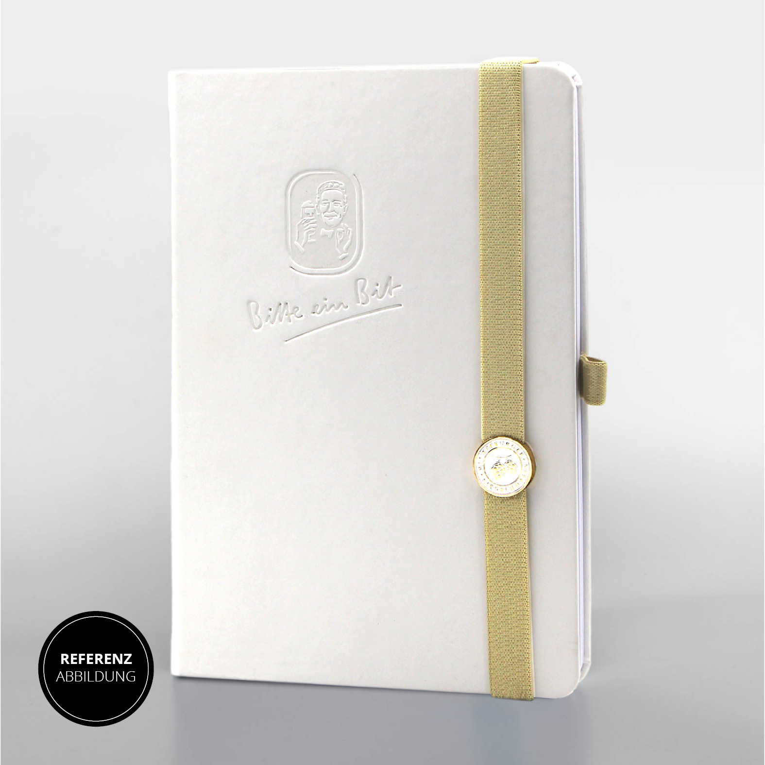 Notizbuch mit Logo „Bitte ein Bit“, beigem Lanyband und individuellem Lanybutton® auf der Vorderseite.