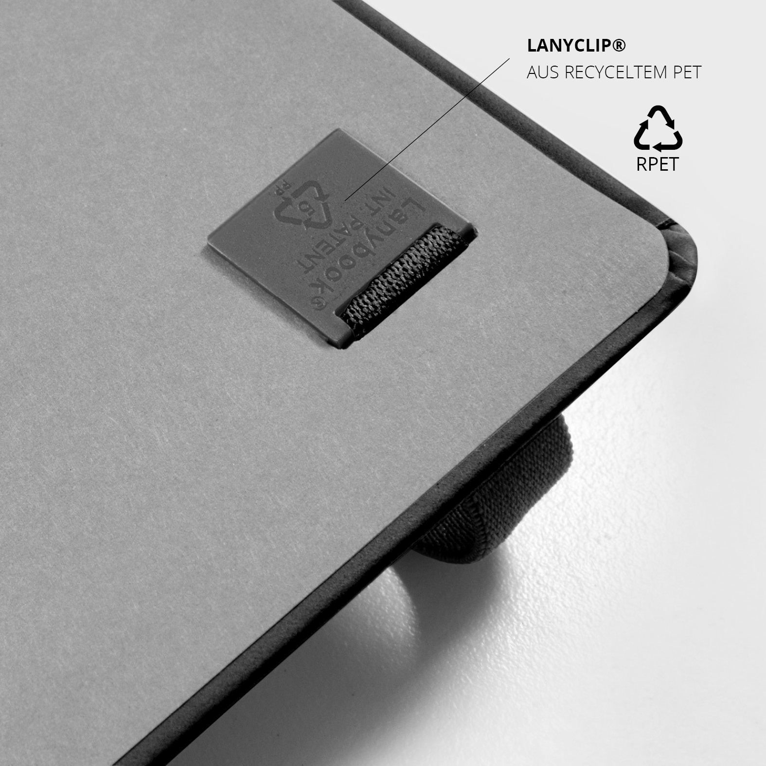 Nachhaltiges Mercedes-Benz Notizbuch mit LanyClip® aus recyceltem PET. Hochwertig, personalisiert und edel gestaltet.