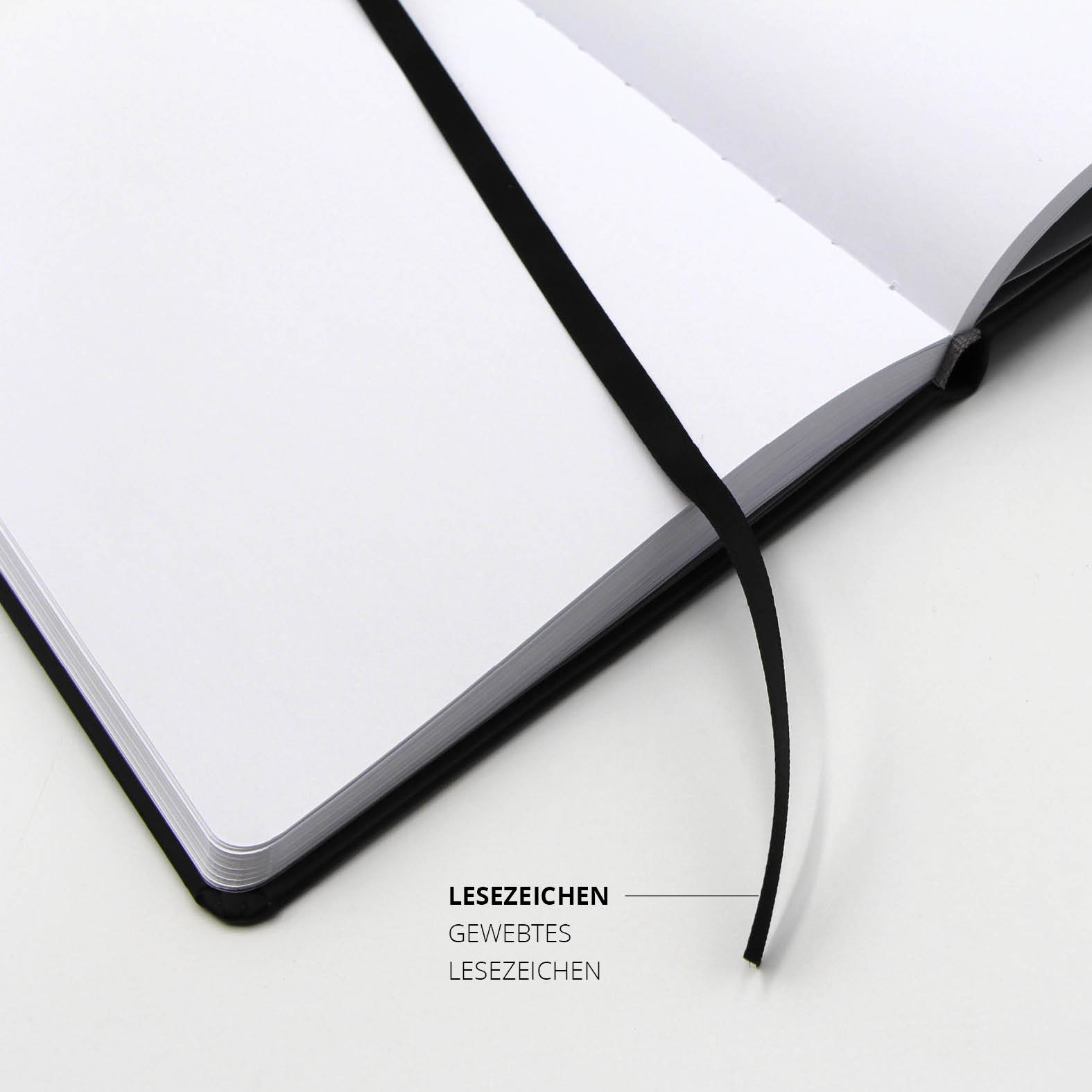 Gewebtes schwarzes Lesezeichen im Lanybook® Essential A5 Notizbuch für schnelles Wiederfinden wichtiger Seiten