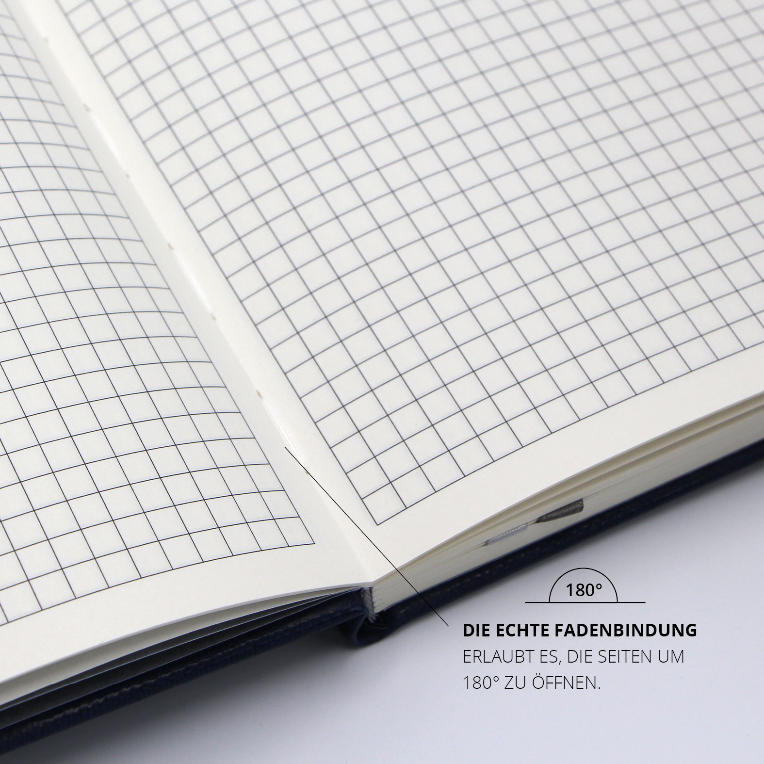 Weiteres Bild der FSC-zertifizierten Innenseiten, mit Fokus auf die Papierqualität und das Umweltzeichen.