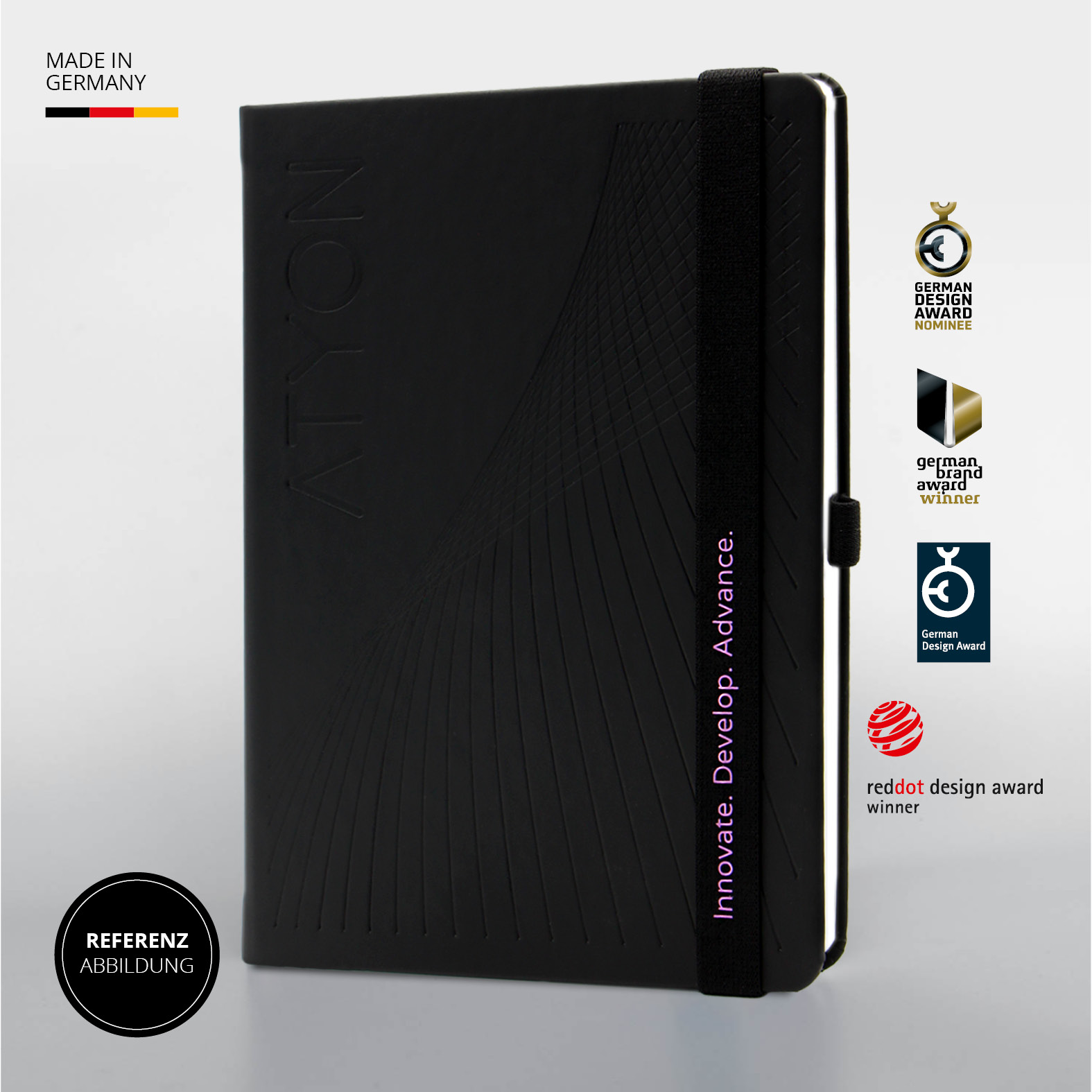 Schwarzes Lanybook® mit geprägtem Atyon-Logo, elastischem Lanyband mit Claim sowie mehreren Design-Auszeichnungen, stehend vor hellem Hintergrund.