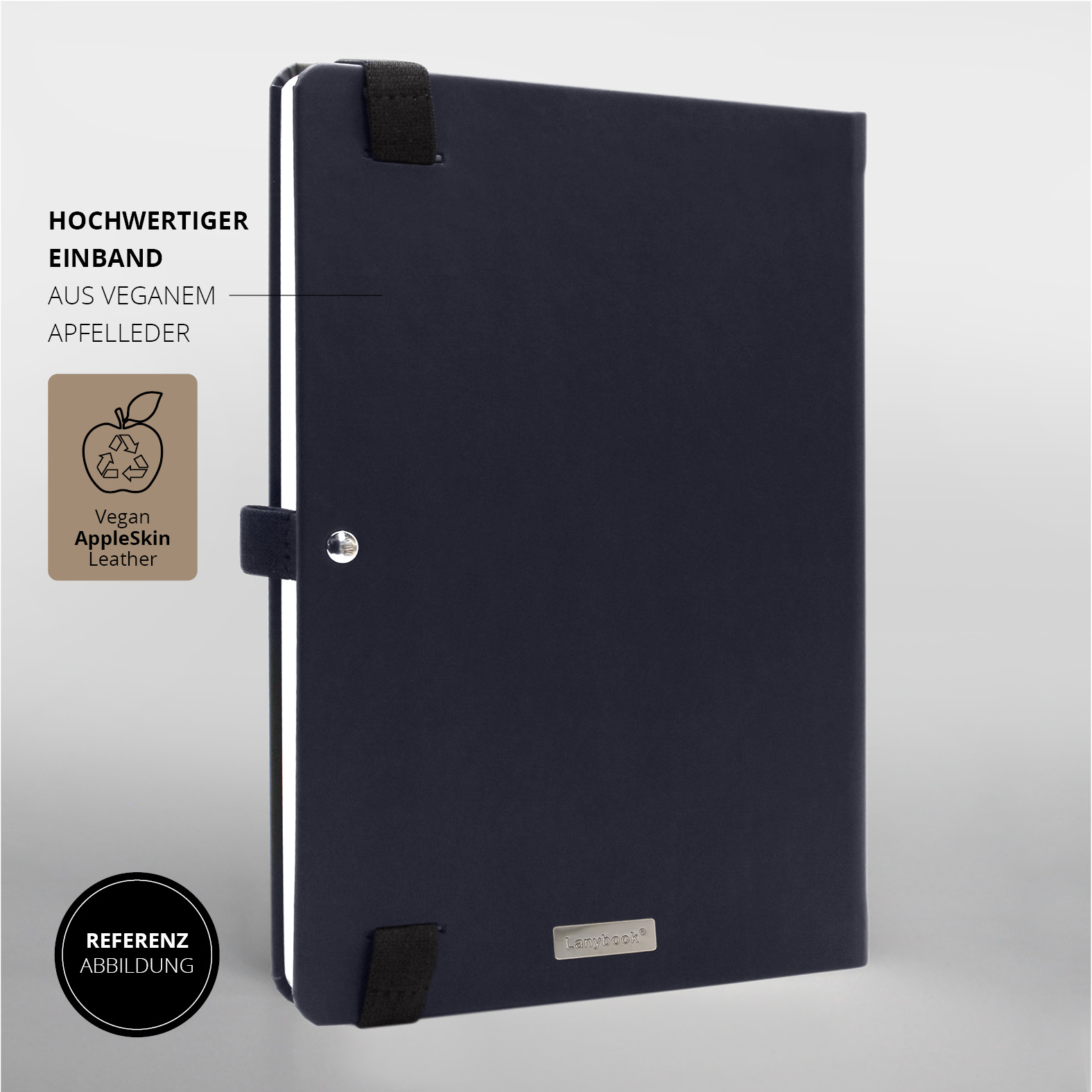 Rückseite des dunkelblauen Lanybook® Nature mit Metallplakette, schwarzem Lanyband und veganem Einband aus AppleSkin®-Leder.