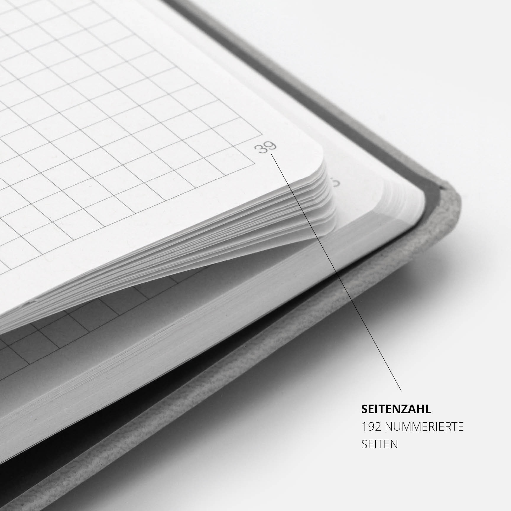 Graues Audi Notizbuch mit Premium-Qualität für strukturierte Notizen. 192 nummerierte Seiten auf nachhaltigem Papier.